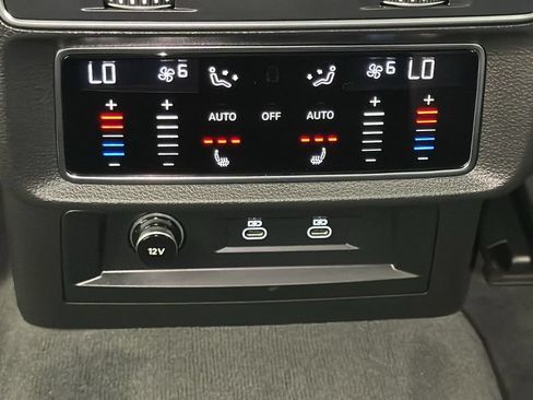 Used 2023 Audi Q8 Prestige AWD/4WD image 27