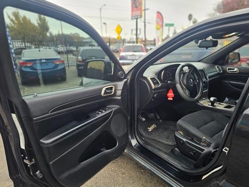 Used 2014 Jeep Grand Cherokee Laredo w/ Quick Order Package 23E image 8