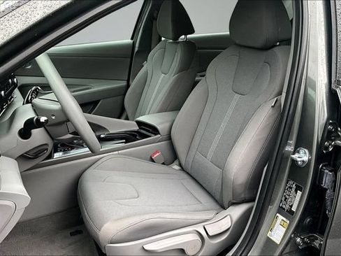 Used 2025 Hyundai Elantra SE FWD image 20
