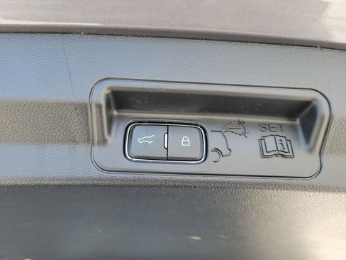 Used 2022 Ford Explorer XLT RWD image 16