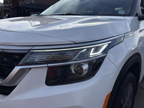 Used 2021 Kia Seltos S image 11