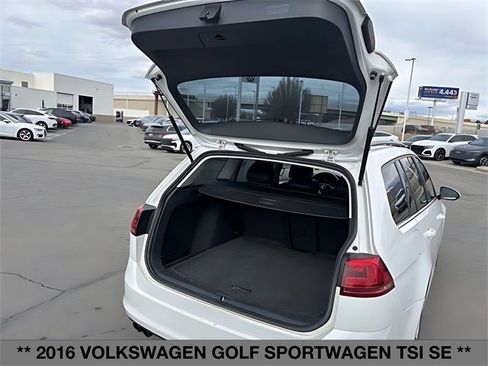 Used 2016 Volkswagen Golf SE w/ Lighting Package image 12
