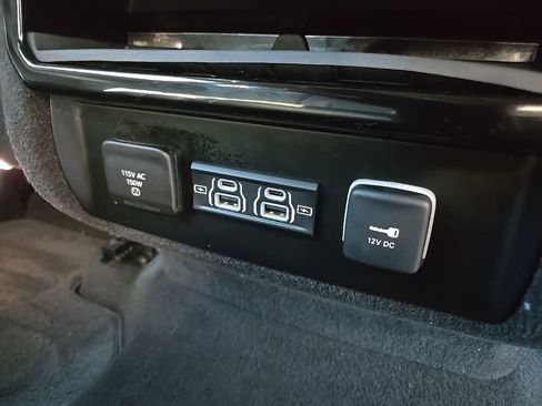 Used 2024 Jeep Wagoneer Series II w/ Flexible Seating Group AWD/4WD image 87