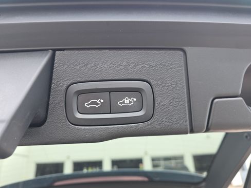 Used 2022 Volvo XC60 B5 Momentum w/ Climate Package AWD/4WD image 7