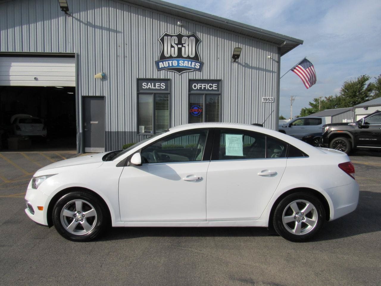 Used 2016 Chevrolet Cruze LT FWD image 3