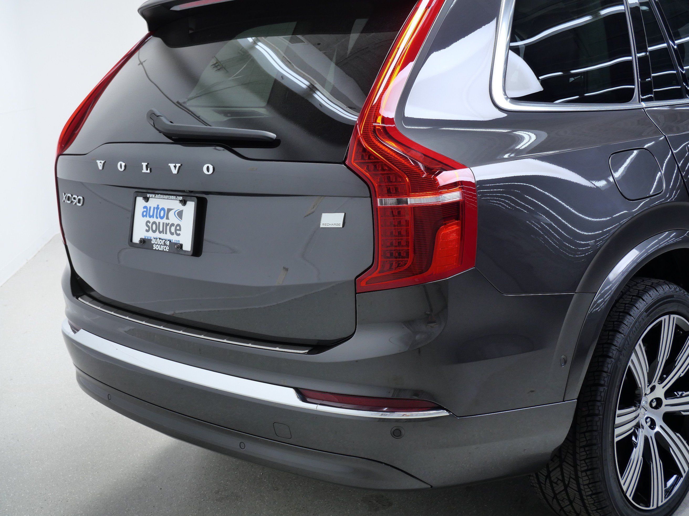 Used 2024 Volvo XC90 T8 Plus w/ Protection Package Premier AWD/4WD image 5