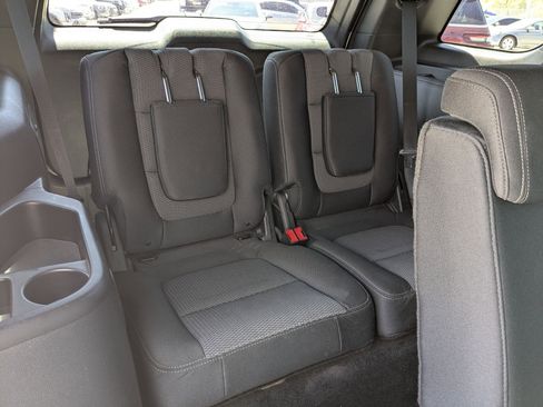 Used 2017 Ford Explorer XLT w/ Equipment Group 201A AWD/4WD image 27
