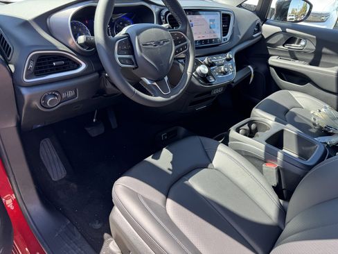 New 2025 Chrysler Voyager LX image 12