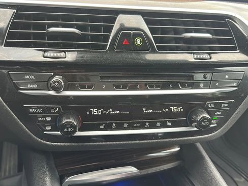 Used 2017 BMW 530i xDrive AWD/4WD image 19