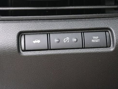 Used 2025 Nissan Altima 2.5 SV FWD image 18