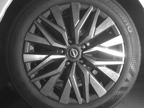 Used 2025 Nissan Altima 2.5 SV FWD image 14