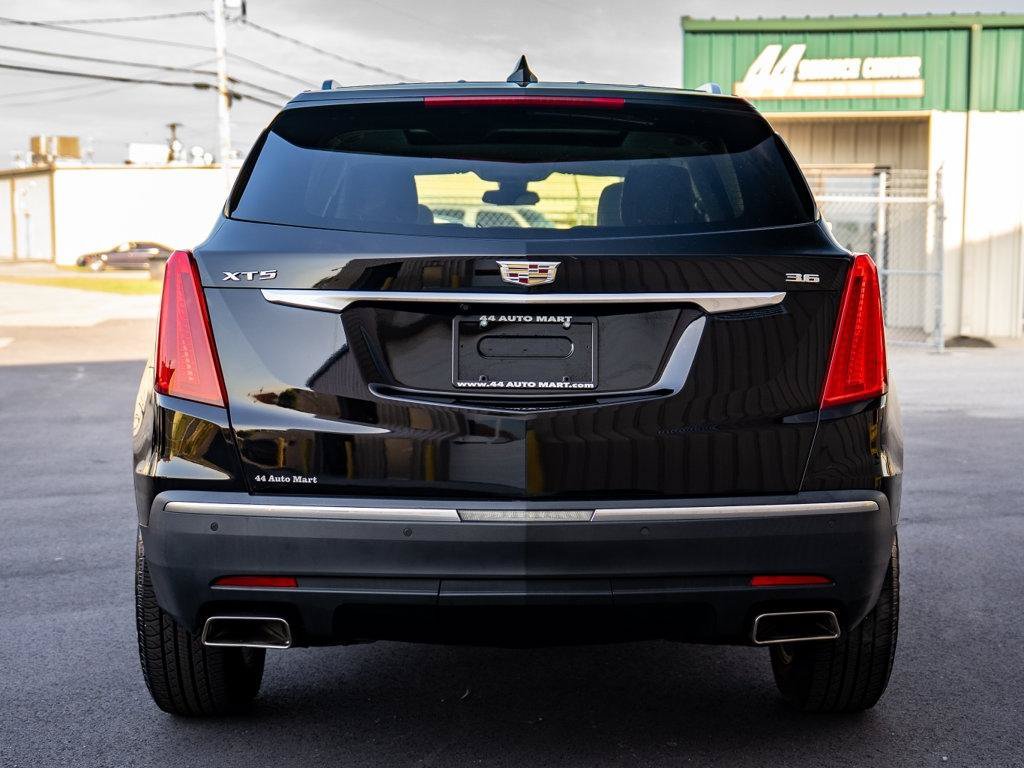 Used 2018 Cadillac XT5 Luxury w/ Driver Awareness Package FWD image 3
