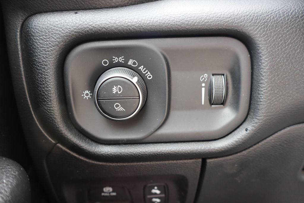 Used 2022 RAM 1500 Big Horn AWD/4WD image 14