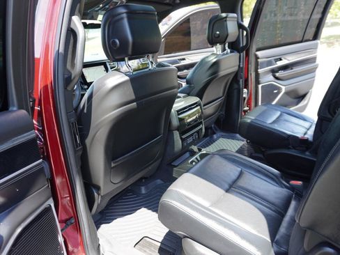 Used 2022 Jeep Wagoneer Series III w/ Premium Group I AWD/4WD image 26