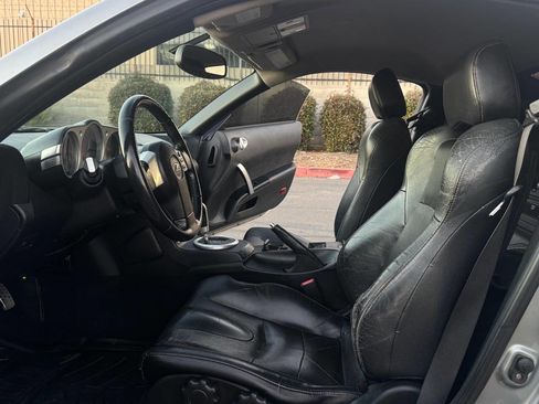 Used 2005 Nissan 350Z 35th Anniversary Edition w/ (N93) Cargo Convenience Pkg image 13