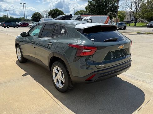 New 2026 Chevrolet Trax LS w/ LS Convenience Package FWD image 5