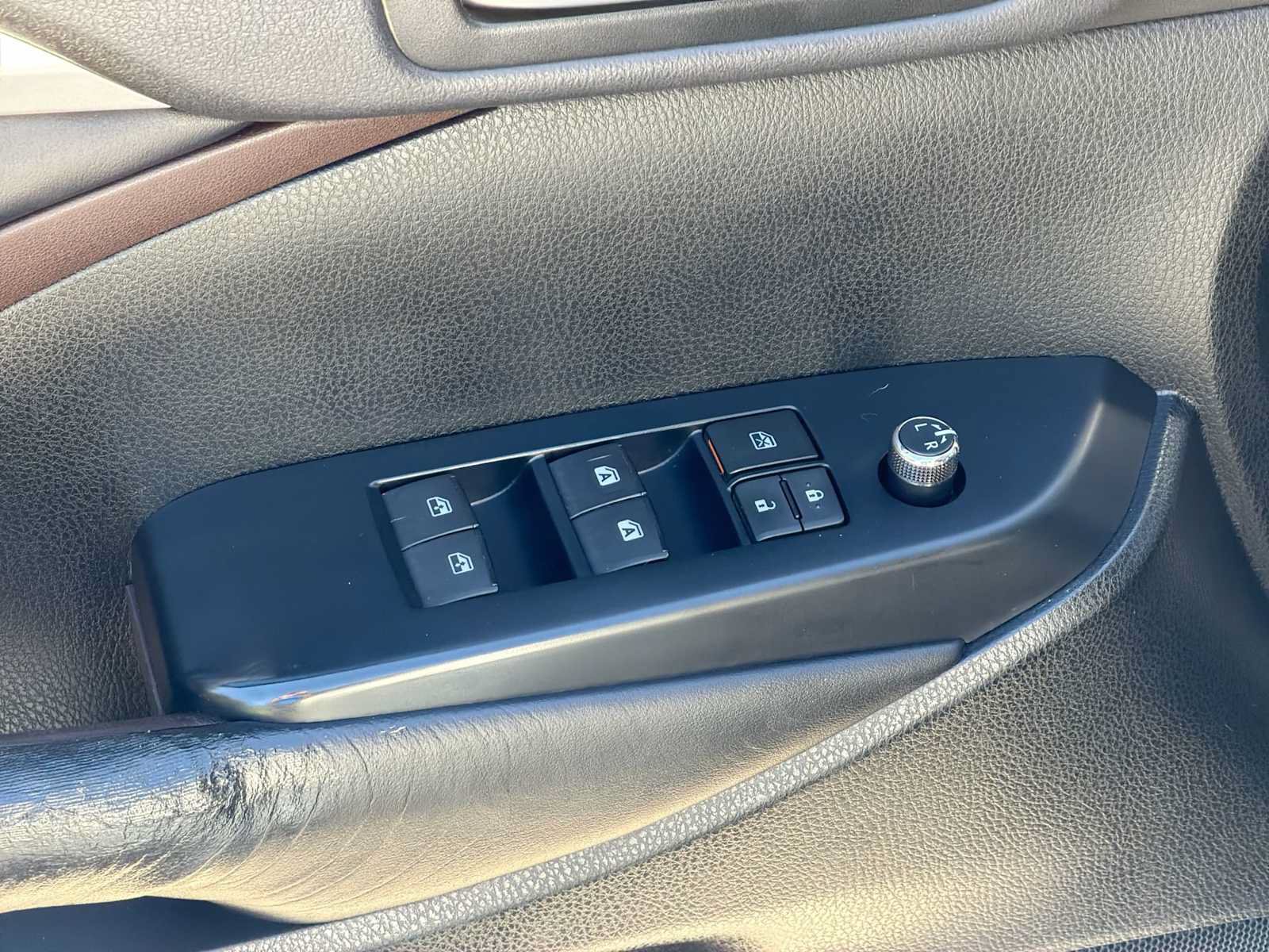 Used 2019 Toyota Highlander XLE AWD/4WD image 14
