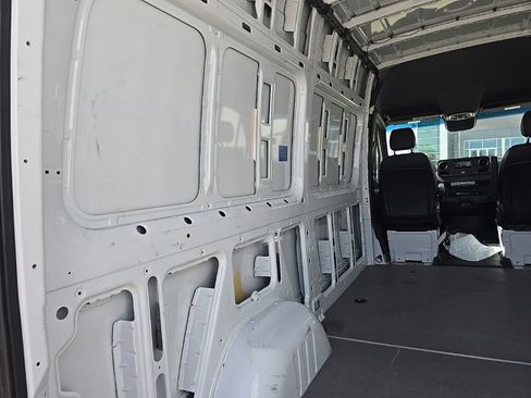 Used 2024 Mercedes-Benz Sprinter 2500 image 11