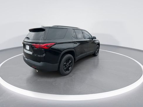 Used 2023 Chevrolet Traverse LT FWD image 8