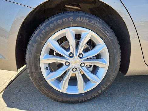 Used 2025 Chevrolet Malibu LT FWD image 5