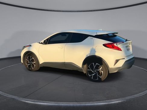 Used 2021 Toyota C-HR XLE FWD image 6
