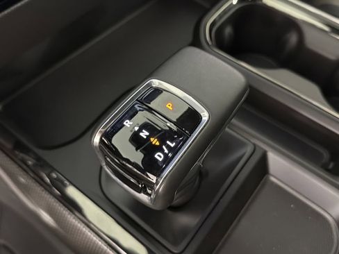 Used 2023 Chevrolet Silverado 1500 ZR2 w/ Technology Package image 32