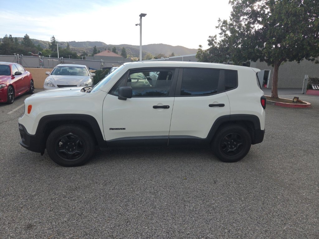 Used 2015 Jeep Renegade Sport w/ Power & Air Group FWD image 2