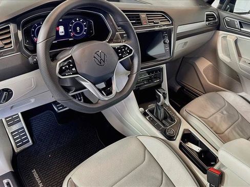 Used 2022 Volkswagen Tiguan SEL R-Line AWD/4WD image 9
