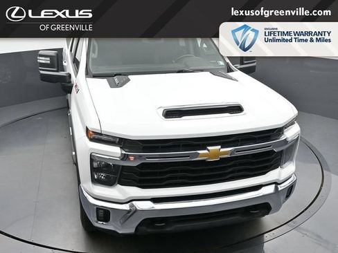 Used 2025 Chevrolet Silverado 2500 LT AWD/4WD image 45