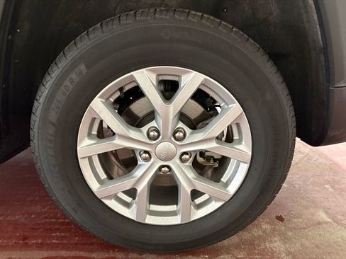 Used 2024 Jeep Grand Cherokee Limited image 25