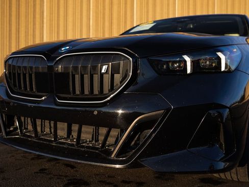 Used 2025 BMW i5 xDrive40 w/ M Sport Package image 8