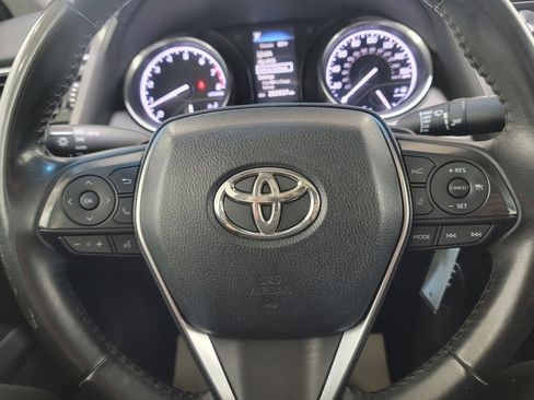 Used 2018 Toyota Camry SE w/ Moonroof Package image 19