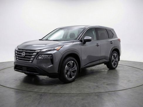 Used 2025 Nissan Rogue SV FWD image 3