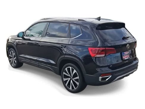 Used 2024 Volkswagen Taos SE image 6