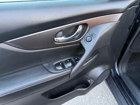 Used 2014 Nissan Rogue S image 26