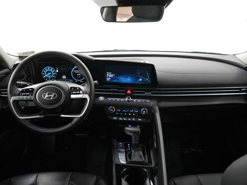 Certified 2025 Hyundai Elantra Limited FWD image 14