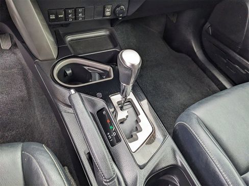 Used 2017 Toyota RAV4 Limited image 27