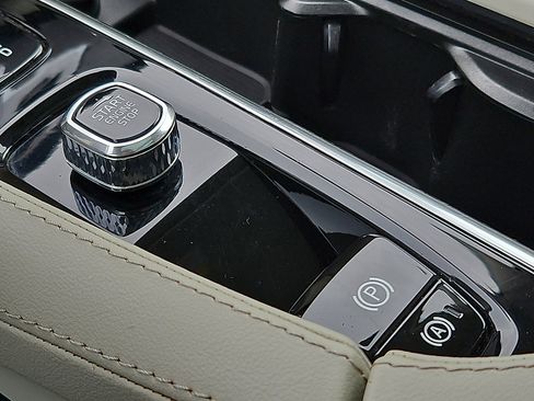 Certified 2023 Volvo XC90 T8 Ultimate image 24