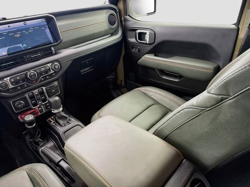 Used 2025 Jeep Gladiator Mojave AWD/4WD image 26