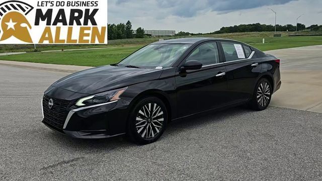 Used 2025 Nissan Altima 2.5 SV FWD image 4