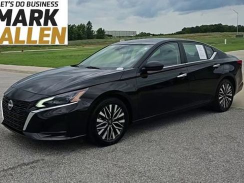 Used 2025 Nissan Altima 2.5 SV FWD image 4