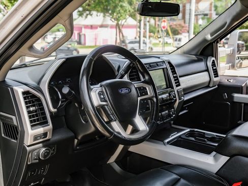 Used 2021 Ford F350 Lariat w/ Lariat Ultimate Package image 3