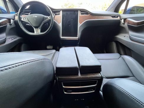 Used 2018 Tesla Model X 75D image 22