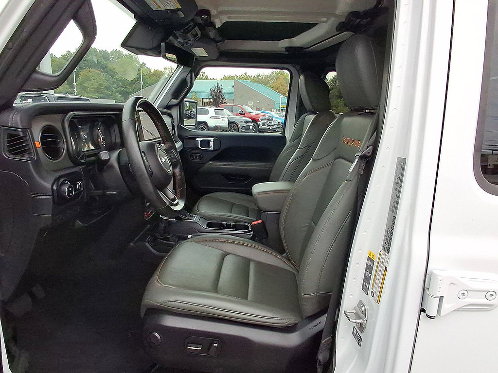 Used 2025 Jeep Gladiator Mojave AWD/4WD image 17