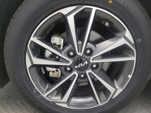 Used 2023 Kia Forte LXS w/ LXS Technology Package FWD image 31