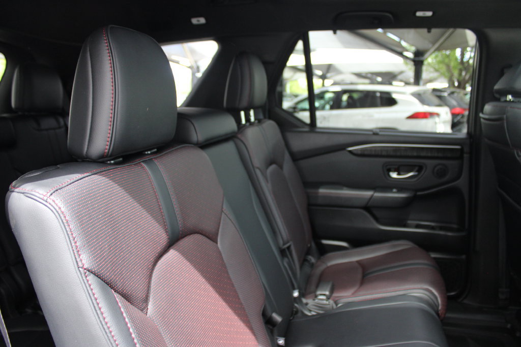 Used 2025 Honda Pilot Black Edition image 57