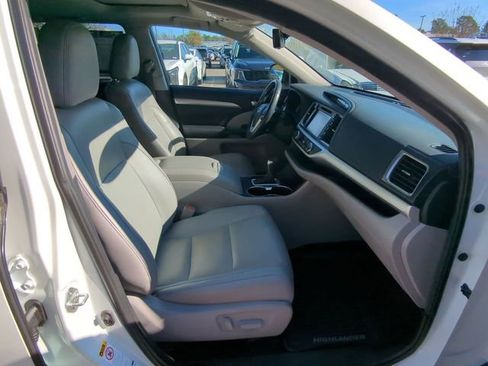 Used 2019 Toyota Highlander XLE image 40