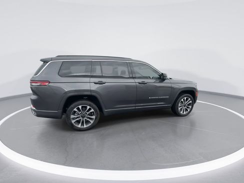 Used 2025 Jeep Grand Cherokee L Overland w/ Advanced Protech Group III AWD/4WD image 8