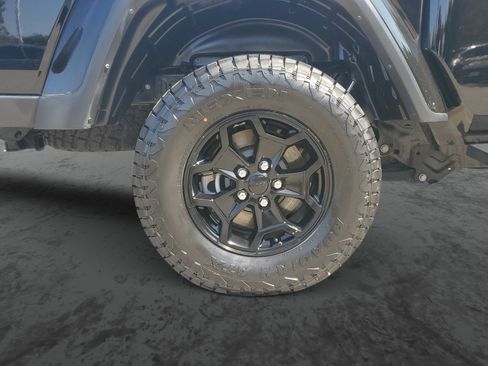 Used 2023 Jeep Gladiator Sport AWD/4WD image 5