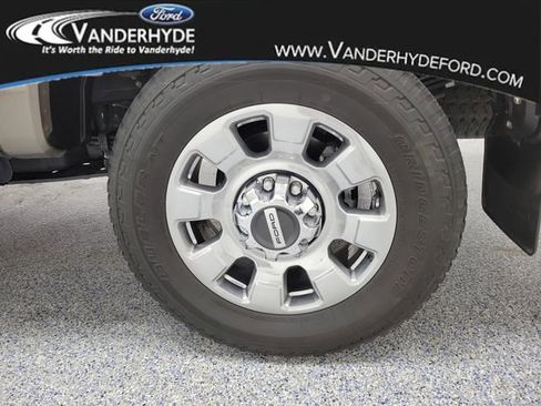 Used 2023 Ford F250 Lariat w/ Chrome Package image 5